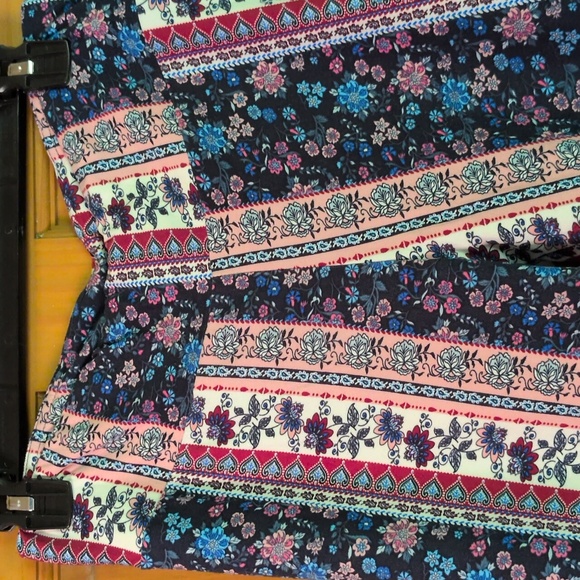 Floral Patterned Women's Pants - Picture 2 of 4